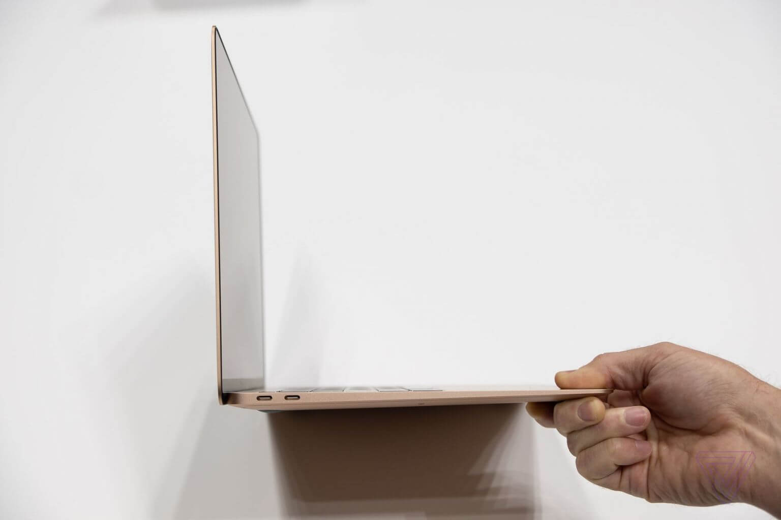 MacBook Air品质一流：加入T2芯片、超短键盘、高分辨率