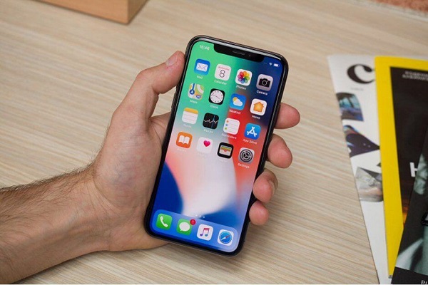 2019年iPhone最新渲染图：怪异的后置三摄